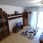 Bok - Central Modern 2Br Apt W Balcony, Free Indoor Parking!