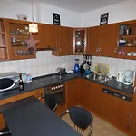 Bok - Central Modern 2Br Apt W Balcony, Free Indoor Parking!